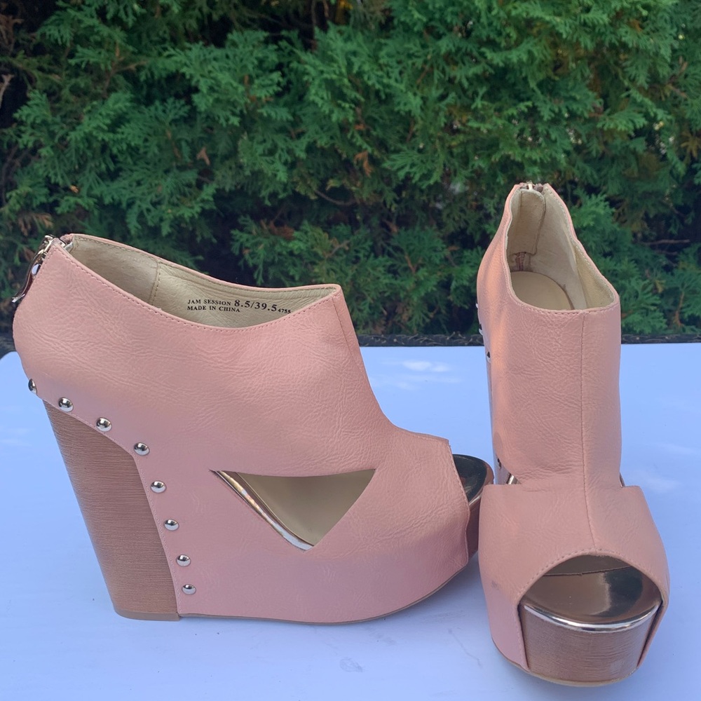 Chinese laundry wedge platform